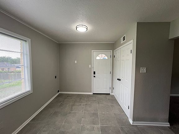 4th image of 3980 Glenbrook St
