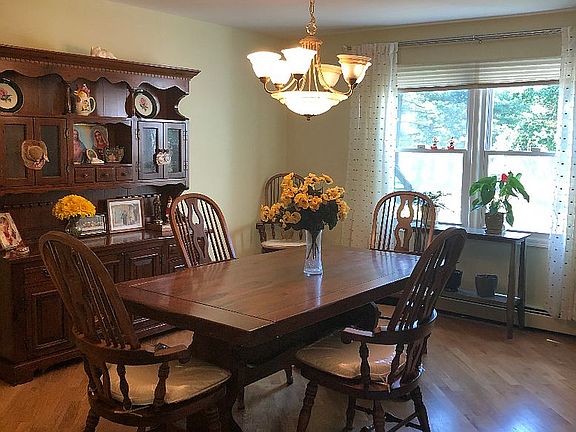 5th image of 3 Saratoga Ct