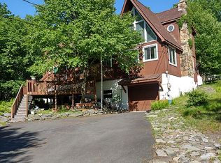 2169 Longview Dr, Bushkill, PA 18324