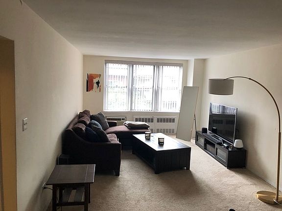 3rd image of 465 E 7th St APT 3L