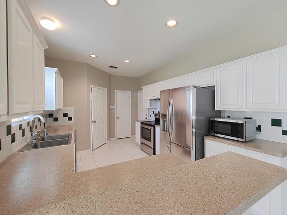 5th image of 3834 Canton Dr