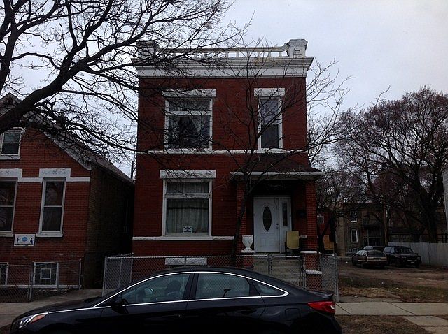 1st image of 2842 W Polk St