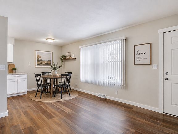 5th image of 402-404 3rd Ave N #402