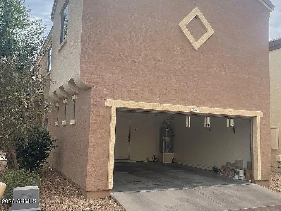 4 bed, 2.5 bath, 1464 sqft, $2,600 — Photo 2