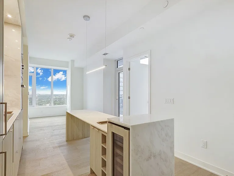 11 Yorkville Ave N #4402 — Photo 6
