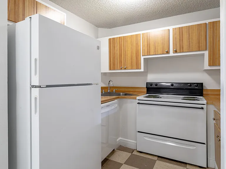 Tennis Villas Apartments — Photo 6