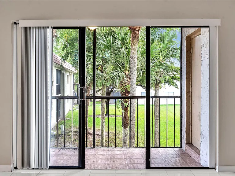 16252 Laurel Dr #201 — Photo 19