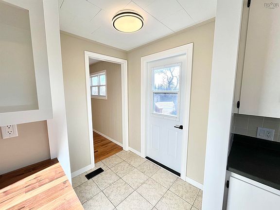 2nd image of 89 Stoney Island Rd