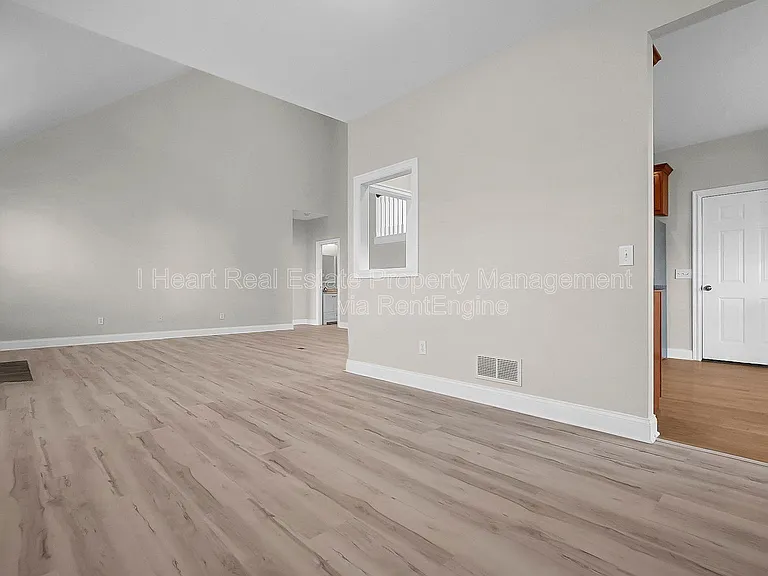 9580 Mission Dr — Photo 10