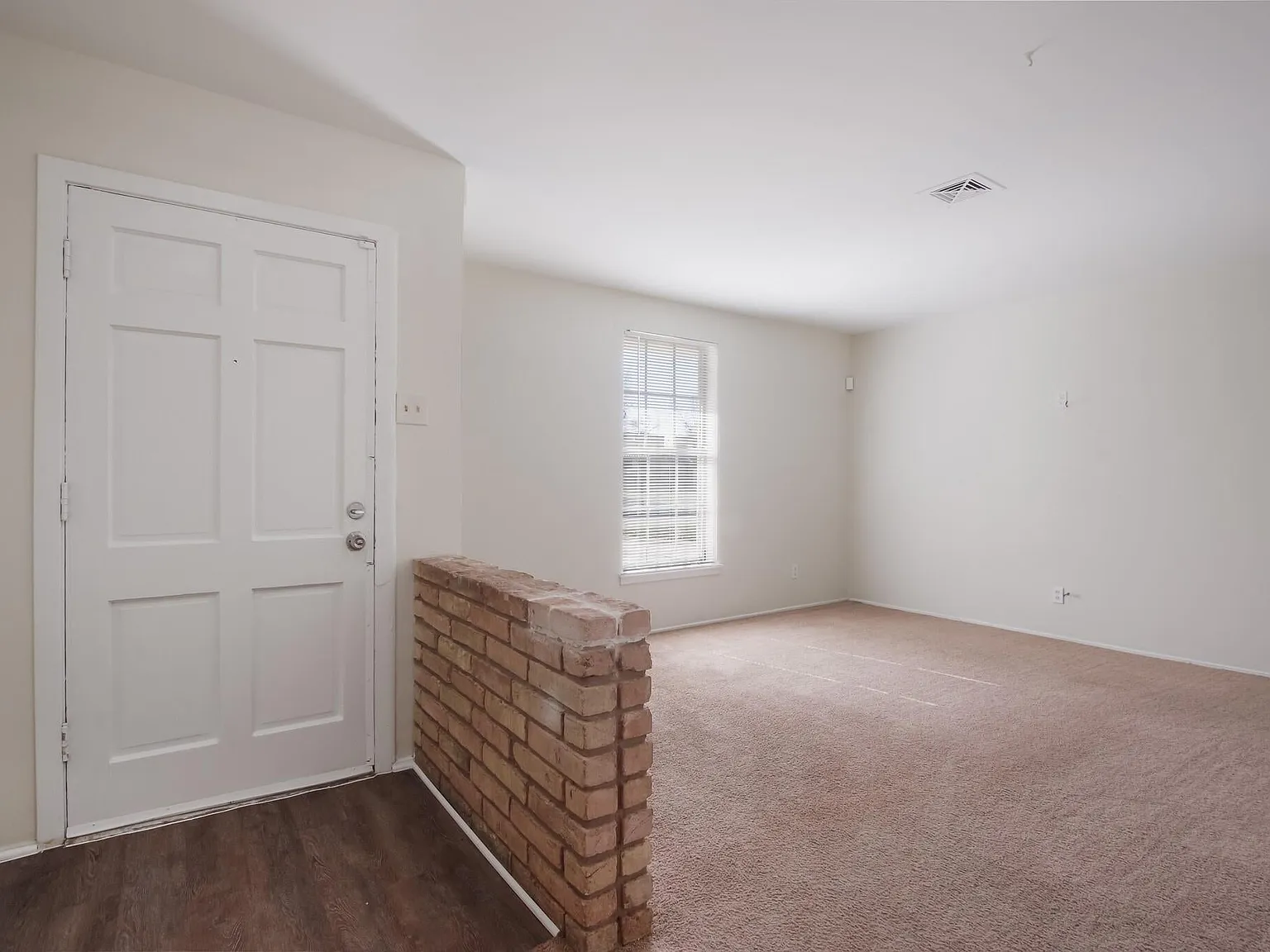 3 bed, 1608 sqft, $1,595 — Photo 2