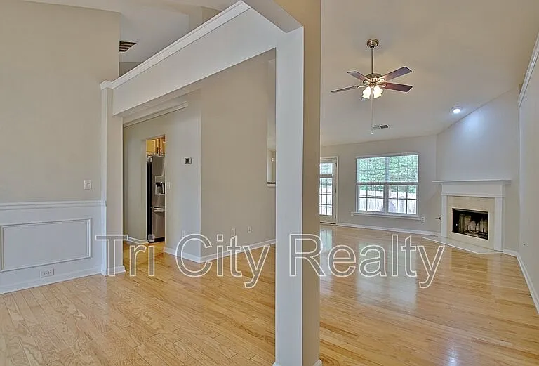 341 Hunterian Pl — Photo 6