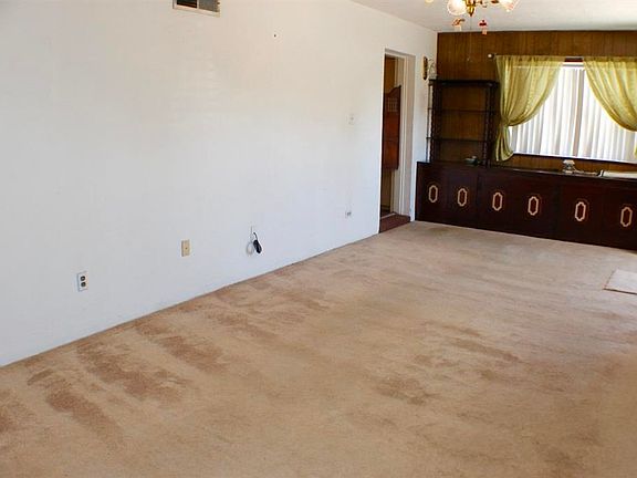 5th image of 10363 Menzies St