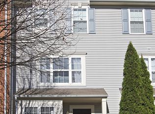 43038 Demerrit St, Chantilly, VA 20152