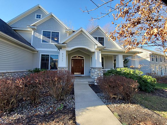 3rd image of 6217 Scarborough Dr SE