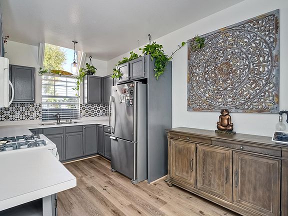 Everything you need in the fully-stocked kitchen