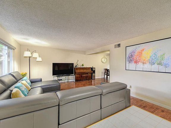 3rd image of 9860 Bexley Dr