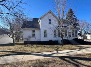 614 Cass St, Portage, WI 53901
