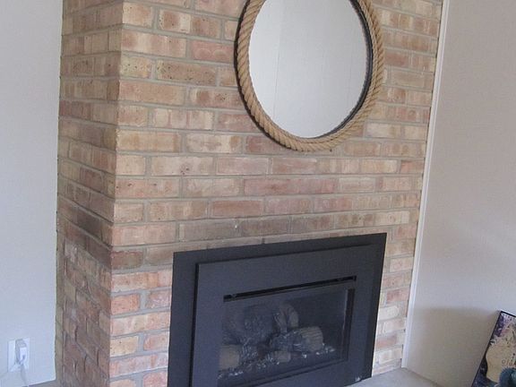2nd image of 836 11th St SW #2