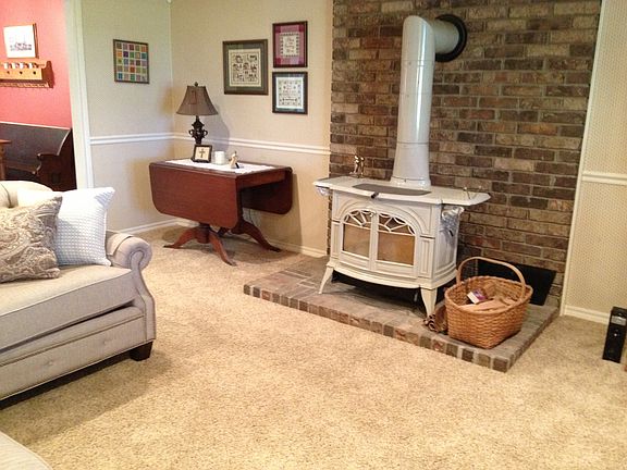 3rd image of 1404 Northview Dr