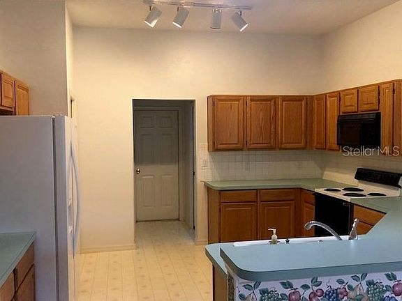 4th image of 34218 Woodridge Ln