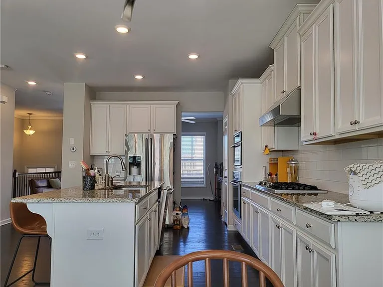 871 Sunset Park Dr — Photo 3