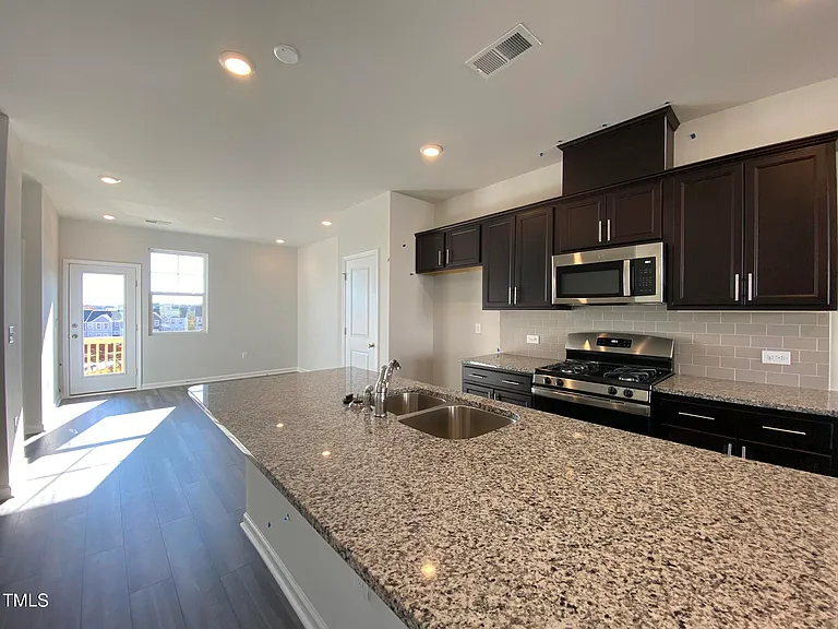 706 Gimari Dr — Photo 5