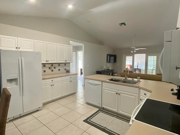 1094 Raintree Ln — Photo 6