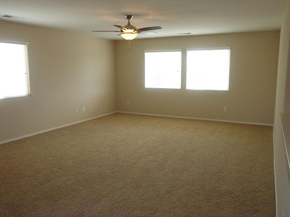 5th image of 2104 W Berkshire Ln