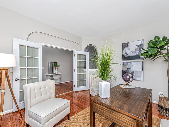 3rd image of 106 Thousand Oaks Ct