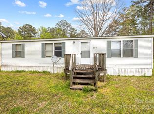 1075 Apple Ln, Jamesville, NC 27846