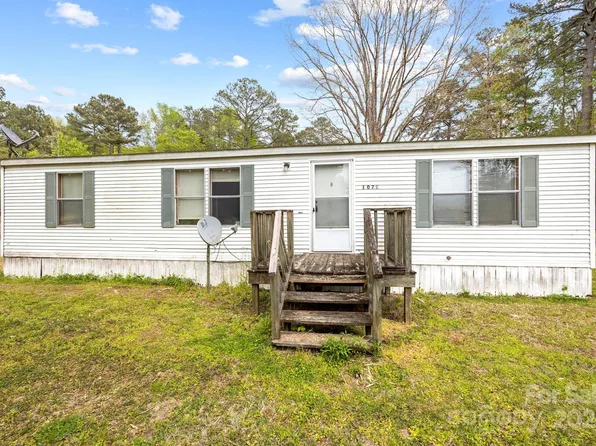 1075 Apple Ln, Jamesville, NC 27846