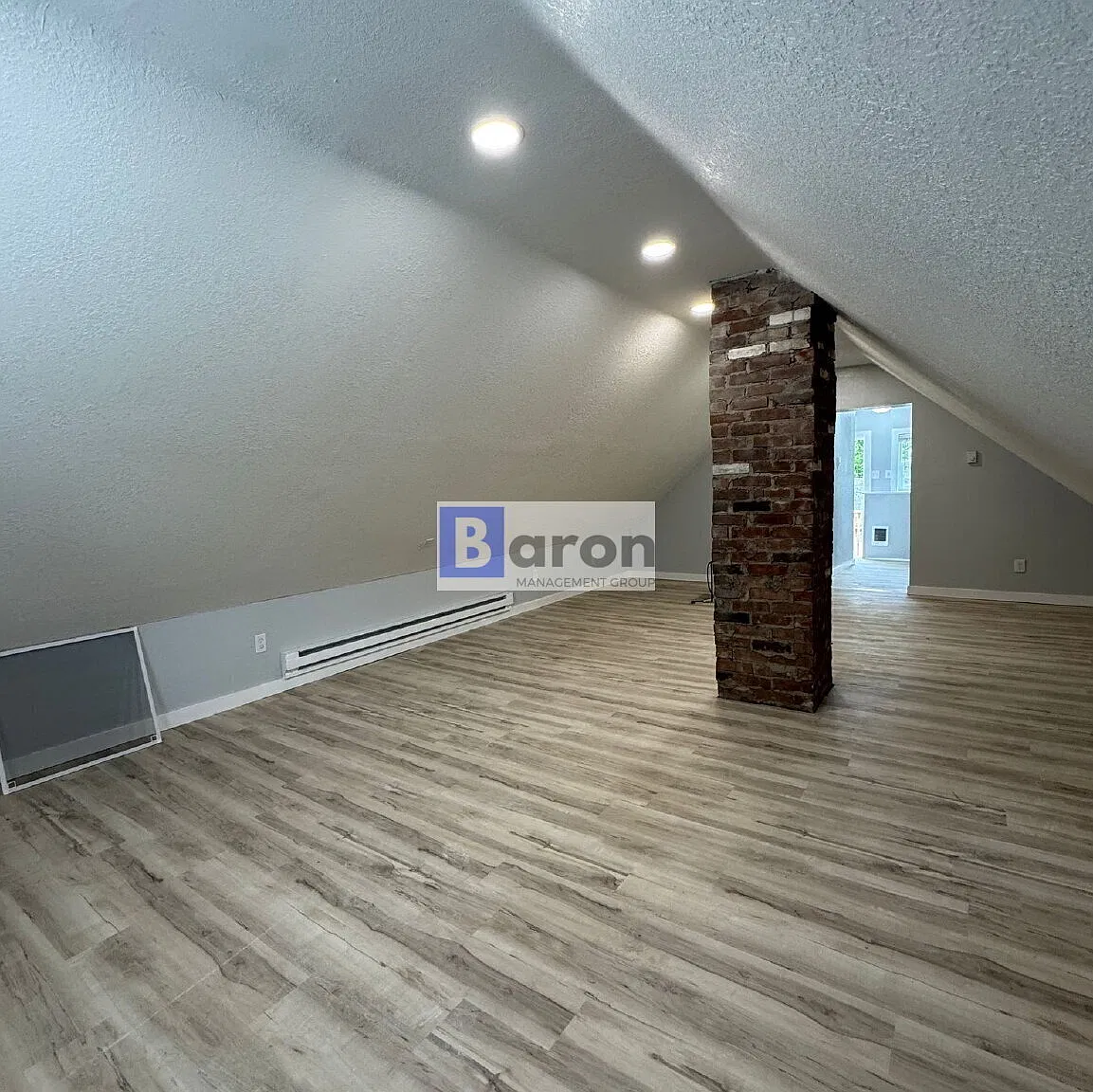 501 N Walnut St — Photo 1