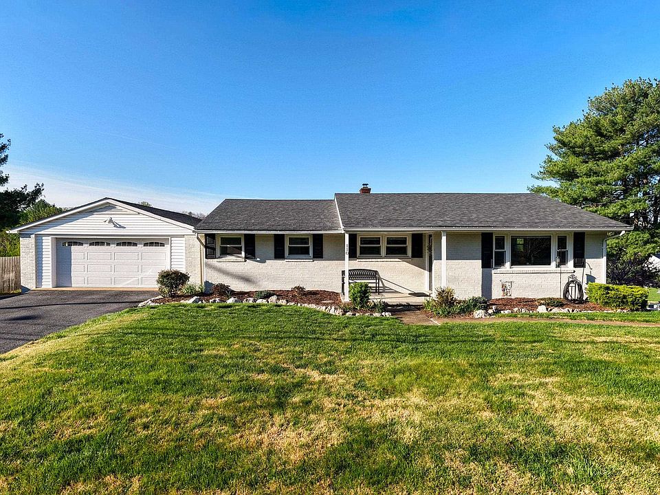1st image of 110 Oakwood Dr