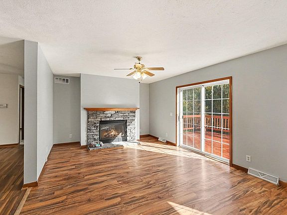 4th image of 21737-26 Mile Rd