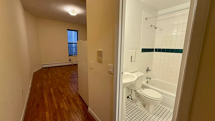 Rented by HOLTON REAL ESTATE INC. | media 8