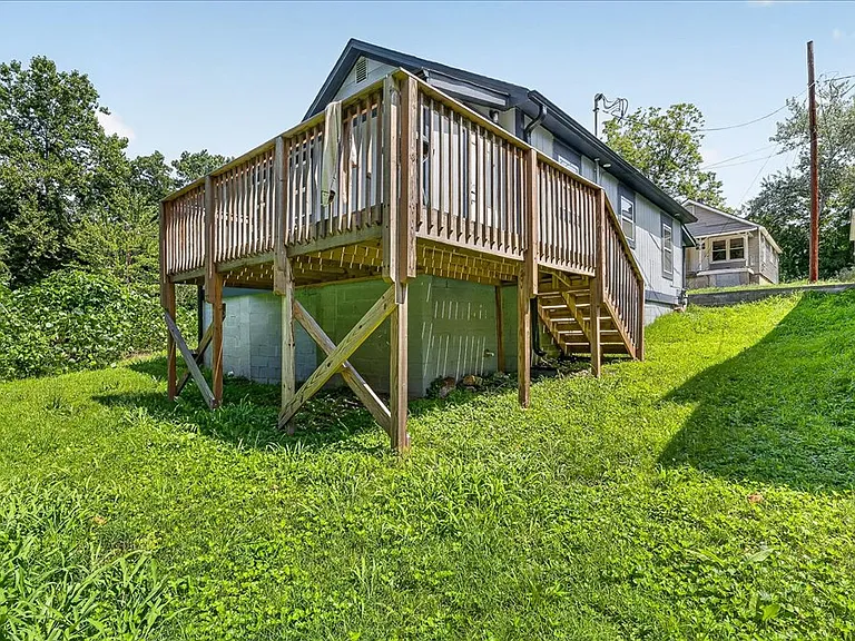 415 Spring Ct — Photo 30