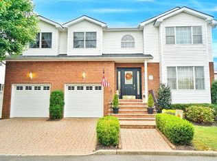 90 Honey Ln, Staten Island, NY 10307