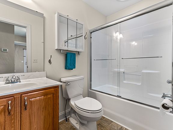 4th image of 14 Hildebrand St