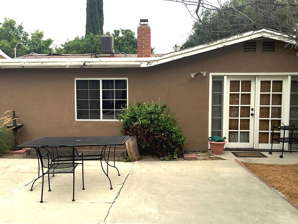 1st image of 23300 Balmoral Ln