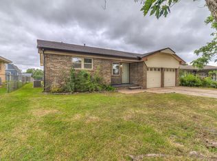2006 Ronald St, Yukon, OK 73099