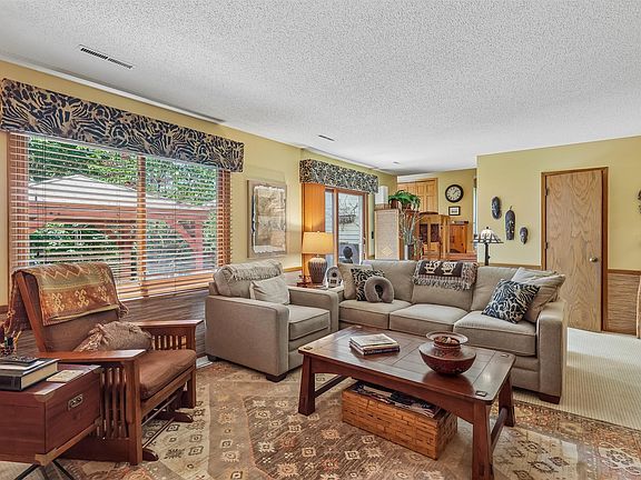 2nd image of 7824 Roseland Dr