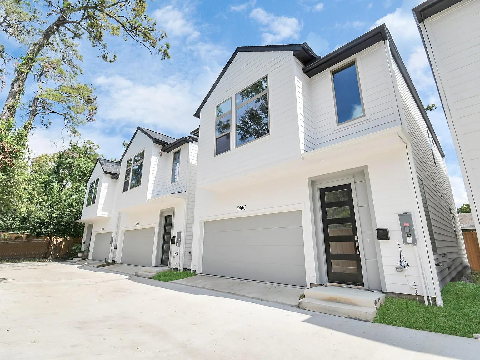 3 bed, 2.5 bath, 1806 sqft, $2,575 — Photo 3