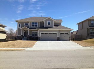 313 NE Golden Ln, Lees Summit, MO 64063