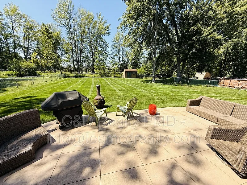 3 bed, 1.5 bath, 1920 sqft, $2,850 — Photo 3