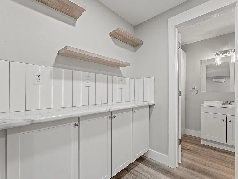3910 Sleepy Hollow Ln #3910 — Photo 19