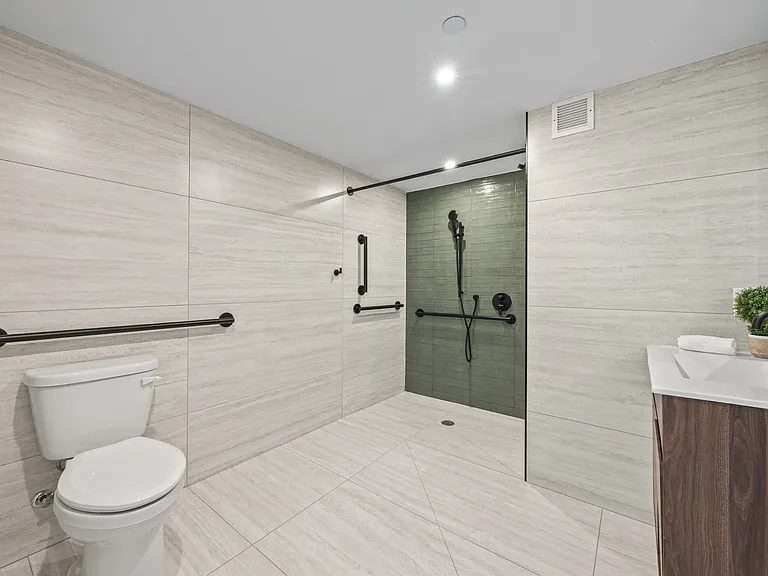 Cosmo 440 Luxury Apartments — Photo 38