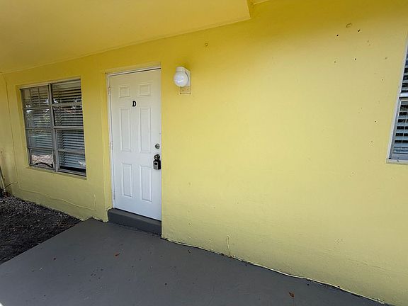 3rd image of 3891 Riverside Dr #D