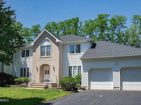 22 Lotus Ct, Ocean, NJ 07712