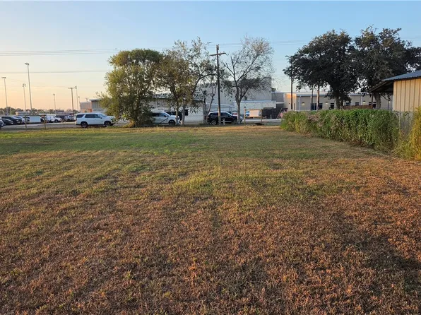 E Main St, Skidmore, TX 78389