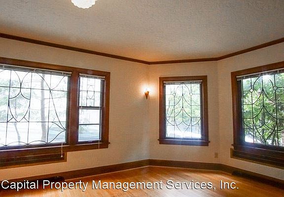 3rd image of 912 SW Vista Ave #202